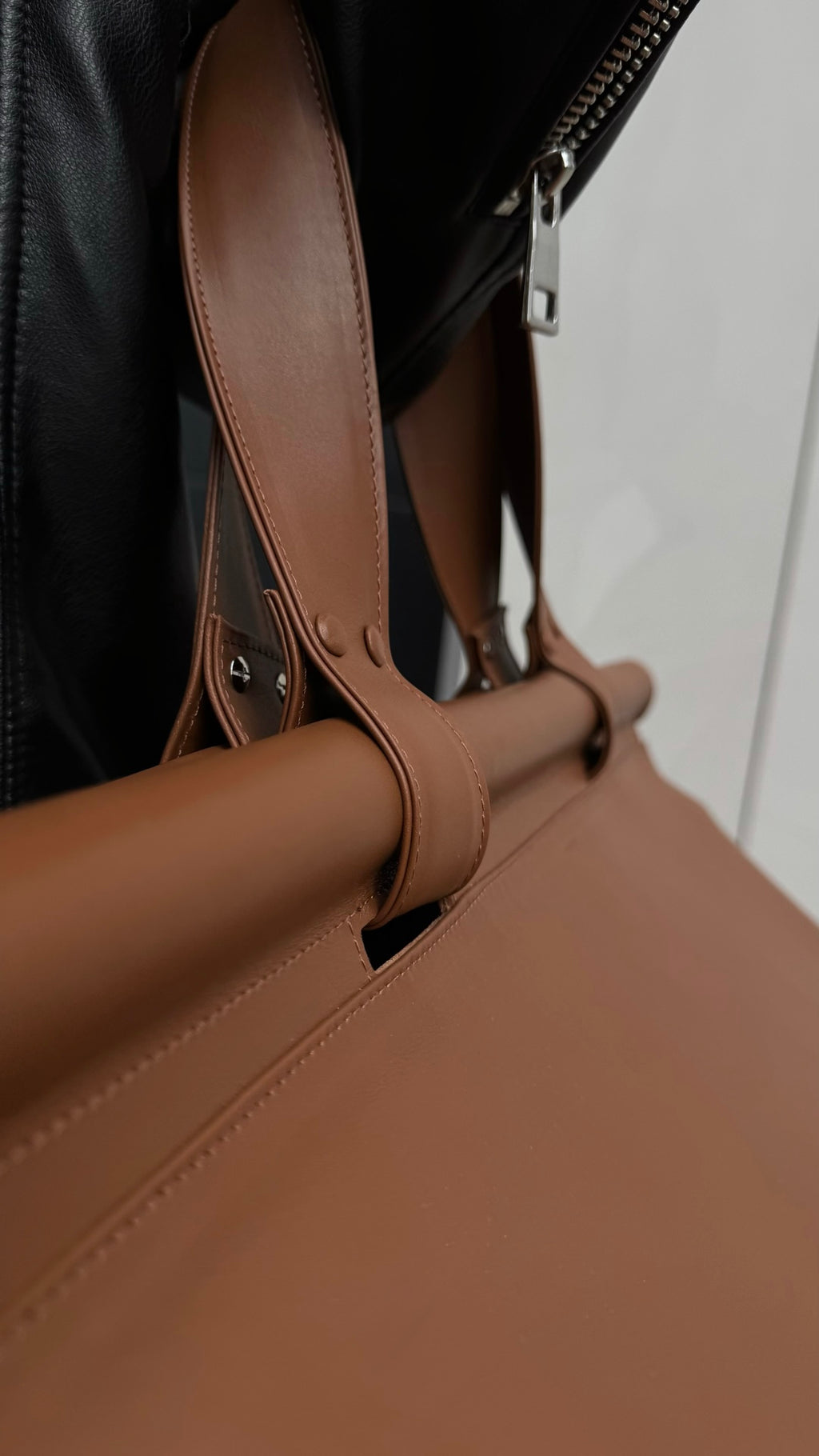 Classic travel bag image 3